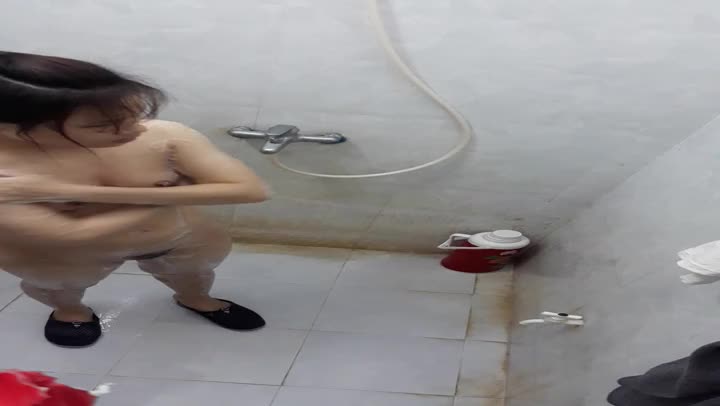中國真實浴室偷拍女生洗澡~2374 04